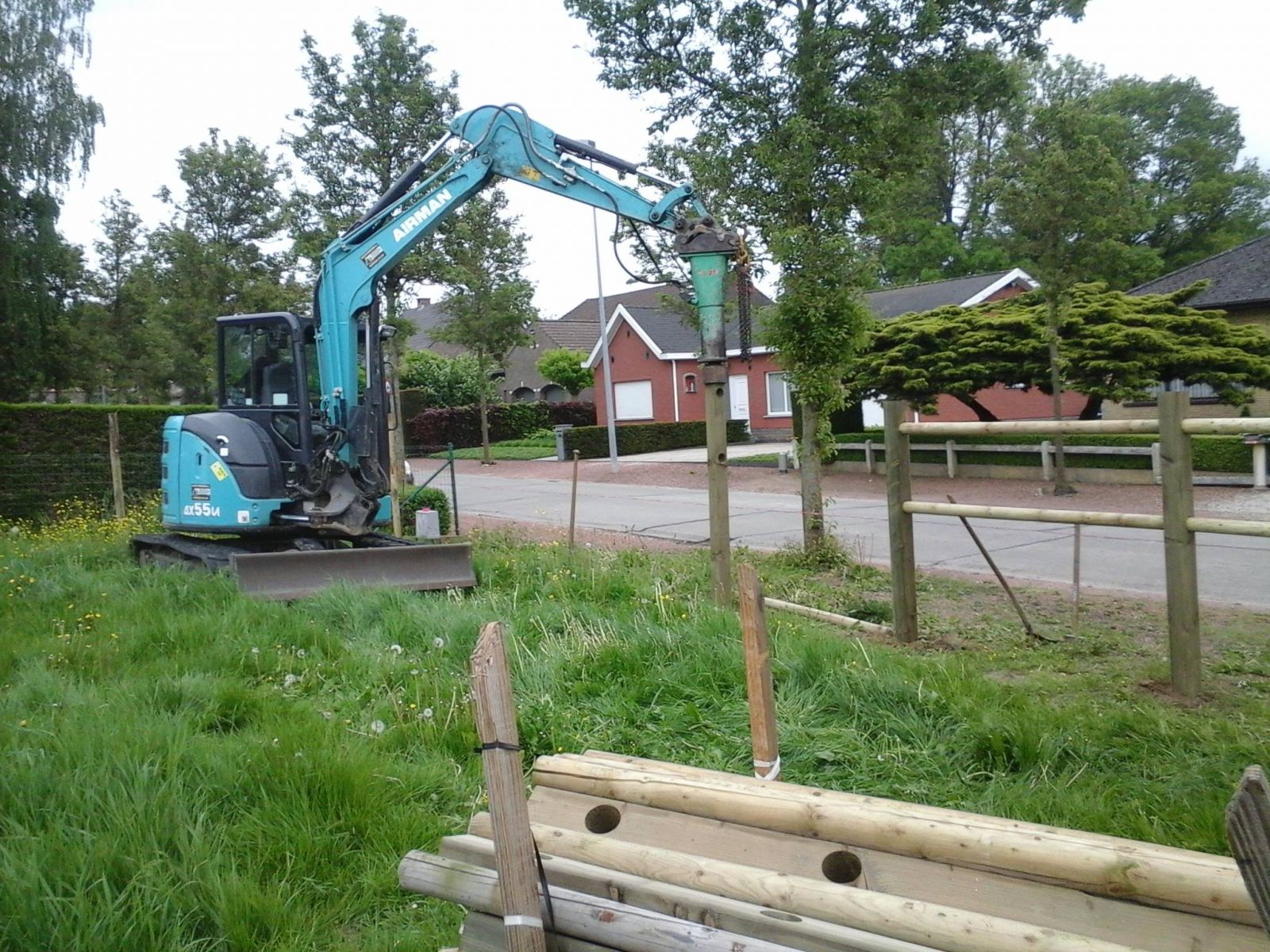 Dammer of paalstamper huren voor graafmachines
